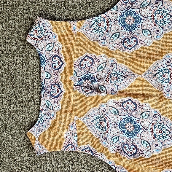 Top - Picture 8 of 16